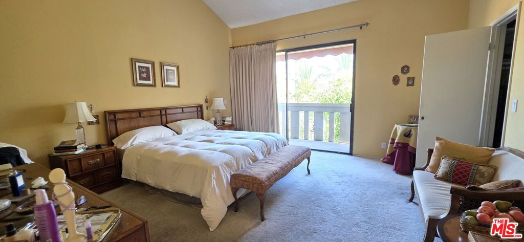 17707 Magnolia Boulevard Property Photo 23