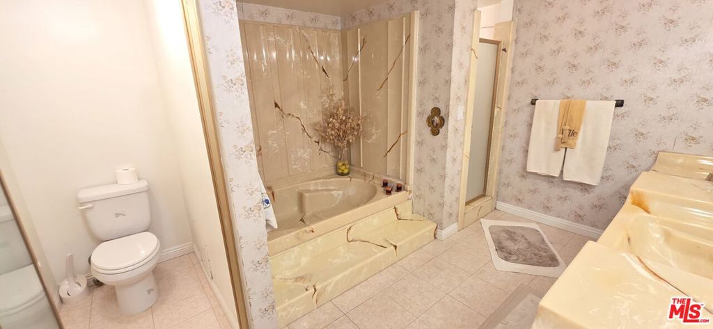 17707 Magnolia Boulevard Property Photo 29
