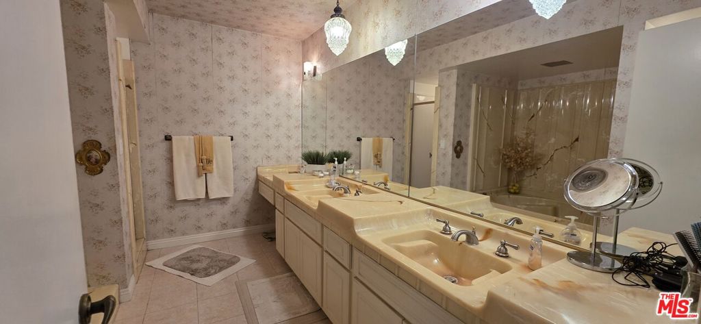 17707 Magnolia Boulevard Property Photo 31
