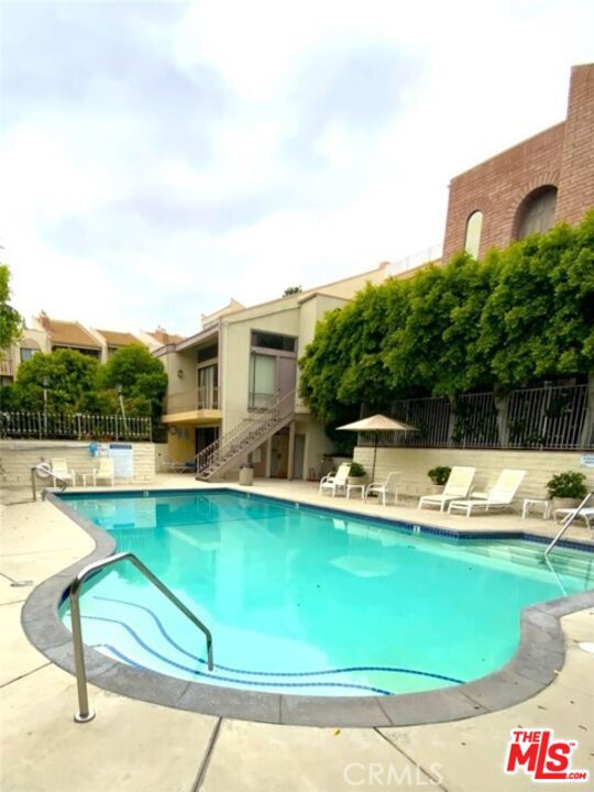 17707 Magnolia Boulevard Property Photo 38