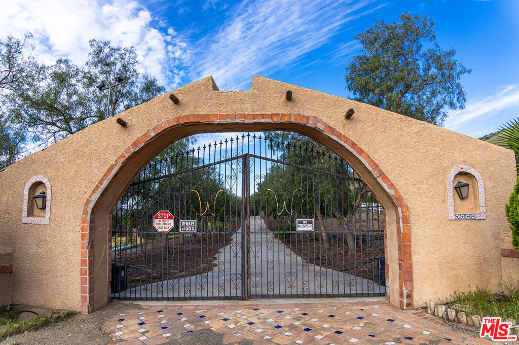 35931 Via Famero Drive Property Photo 3
