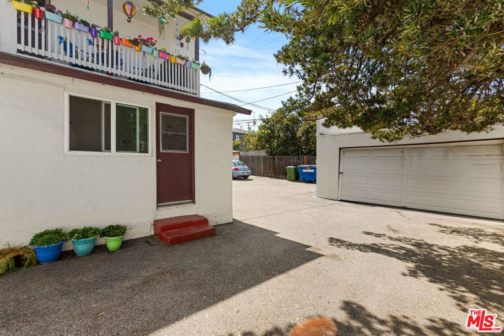 2302 32nd Street Property Photo 9