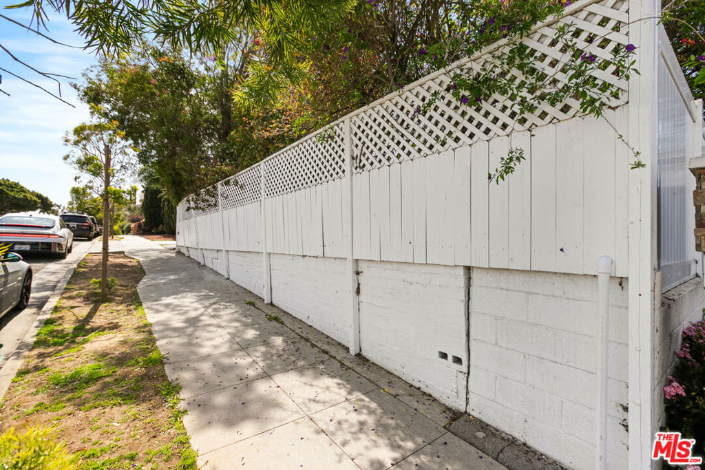 2302 32nd Street Property Photo 12