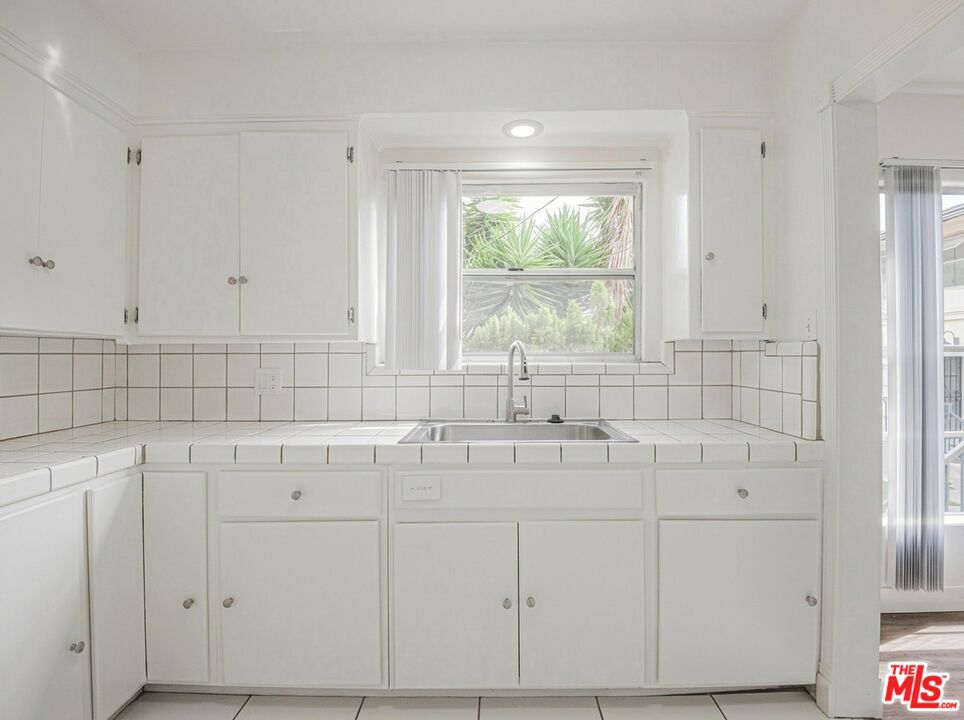 3370 W 83rd Street Property Photo 4