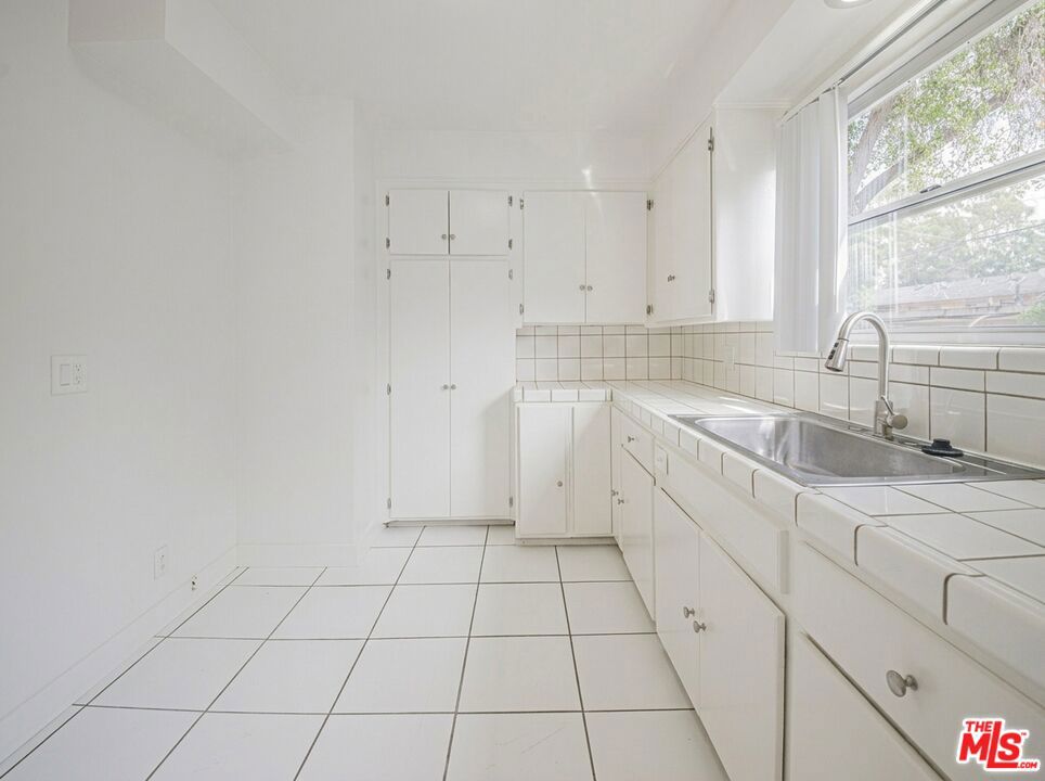3370 W 83rd Street Property Photo 5