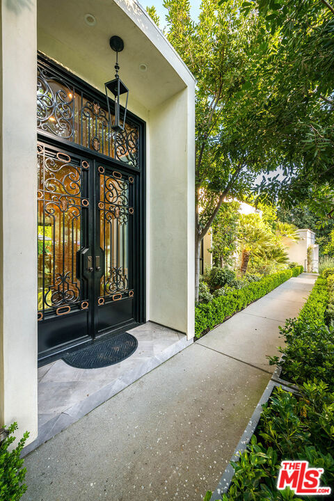 1114 Sutton Way Property Photo 4