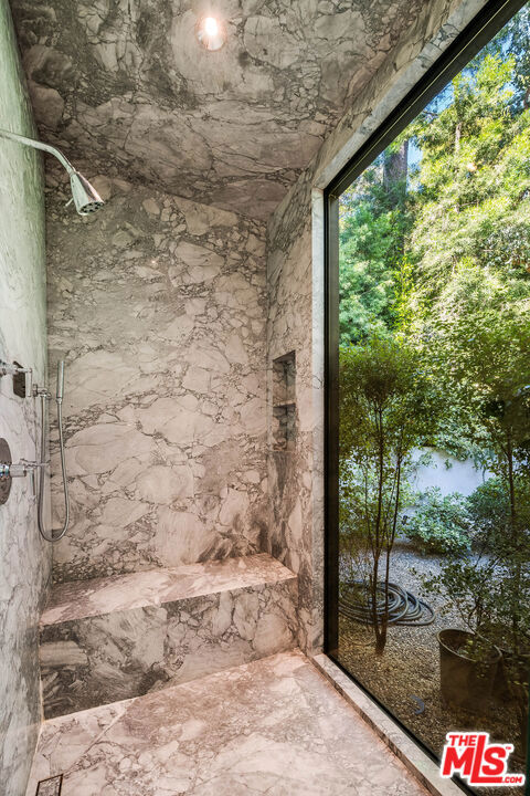1114 Sutton Way Property Photo 32