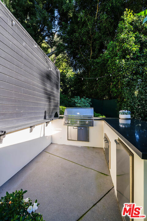 1114 Sutton Way Property Photo 43