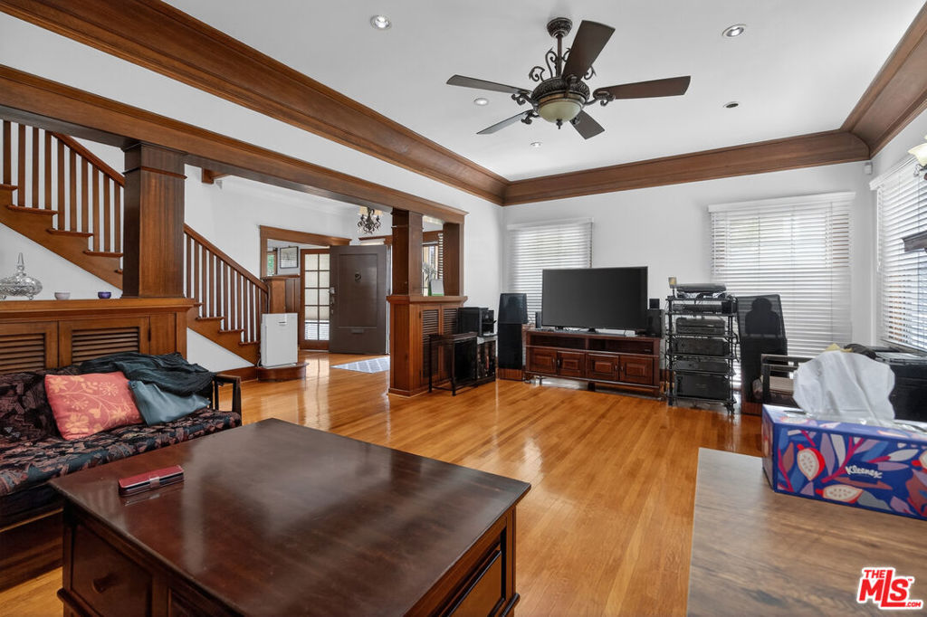 867 S Bronson Avenue Property Photo 3