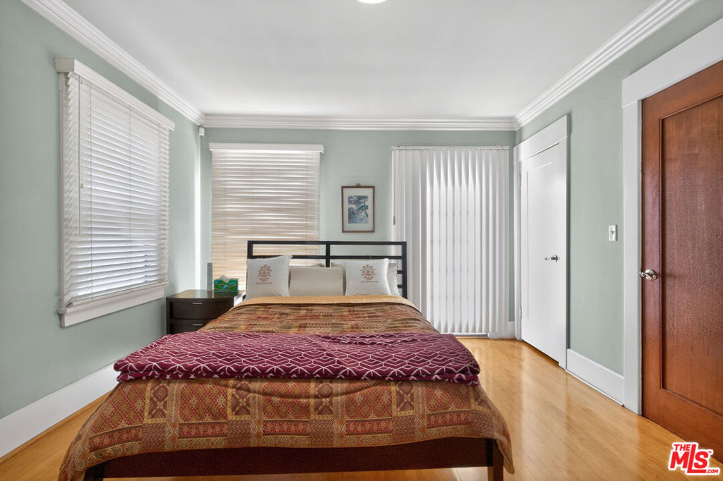 867 S Bronson Avenue Property Photo 8