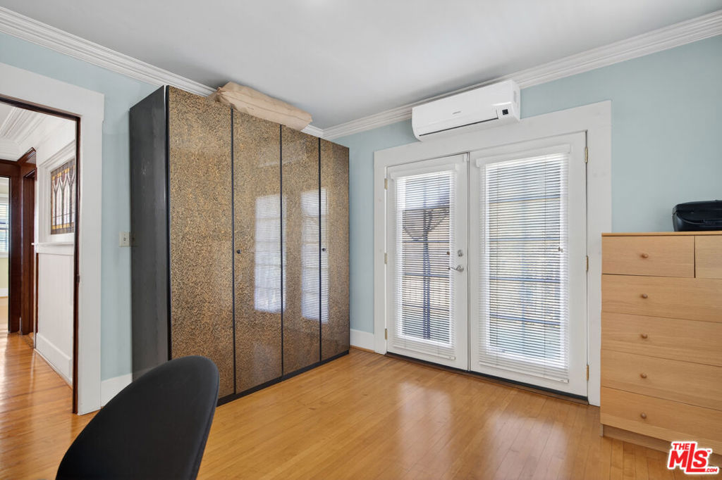 867 S Bronson Avenue Property Photo 9