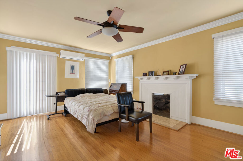 867 S Bronson Avenue Property Photo 10