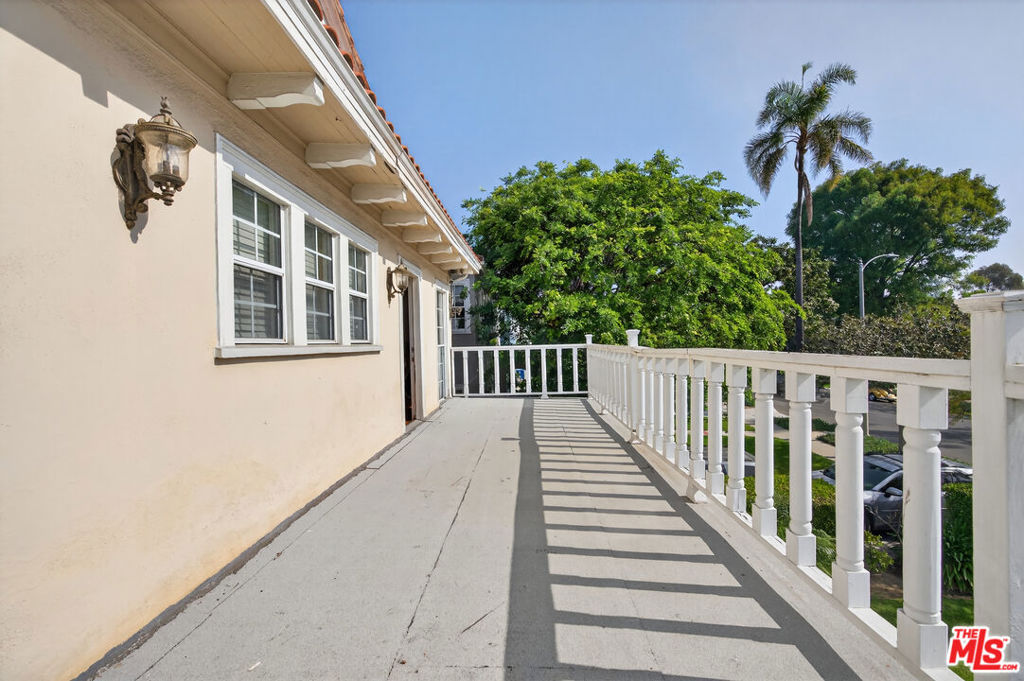 867 S Bronson Avenue Property Photo 11