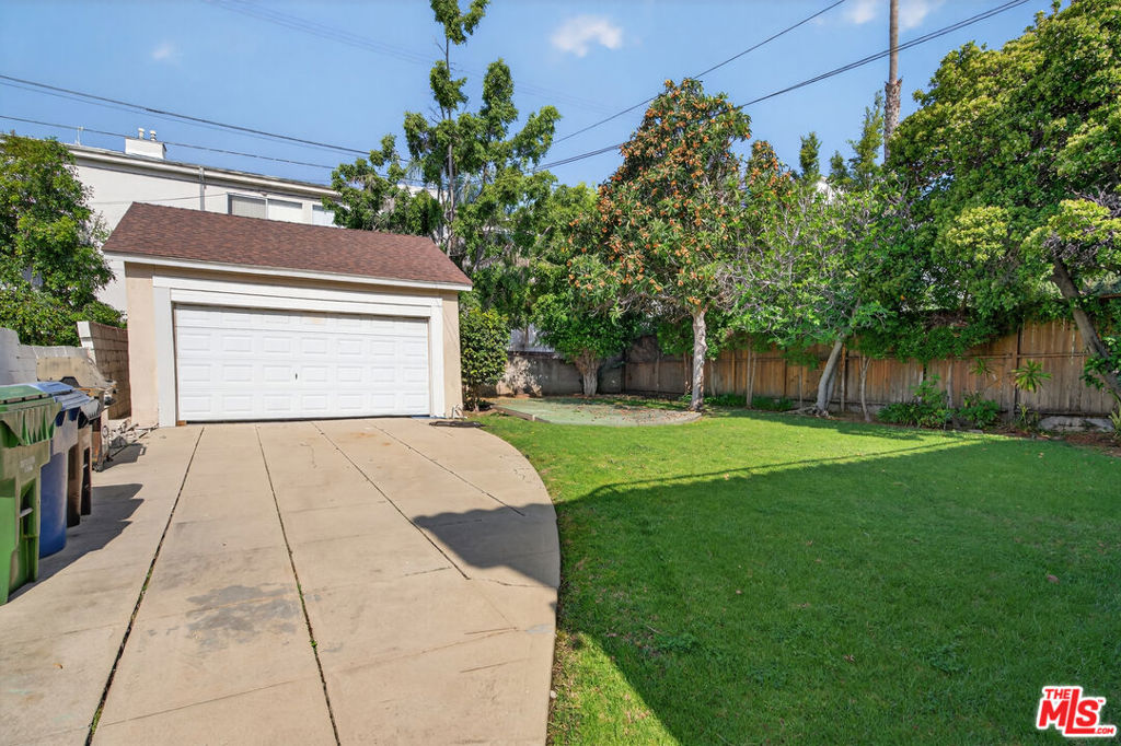 867 S Bronson Avenue Property Photo 12