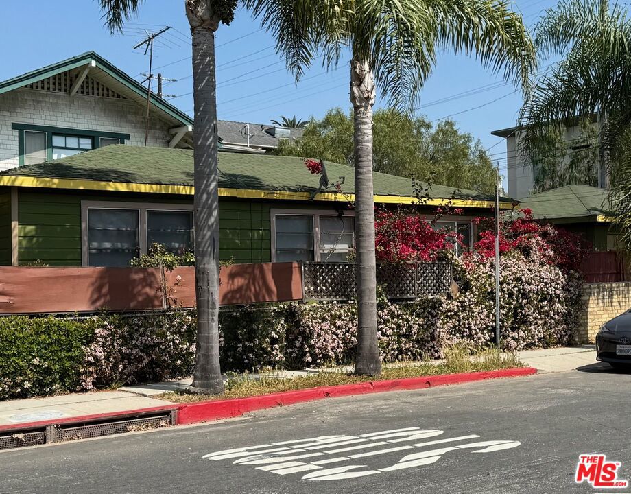802 Superba Avenue Property Photo 1