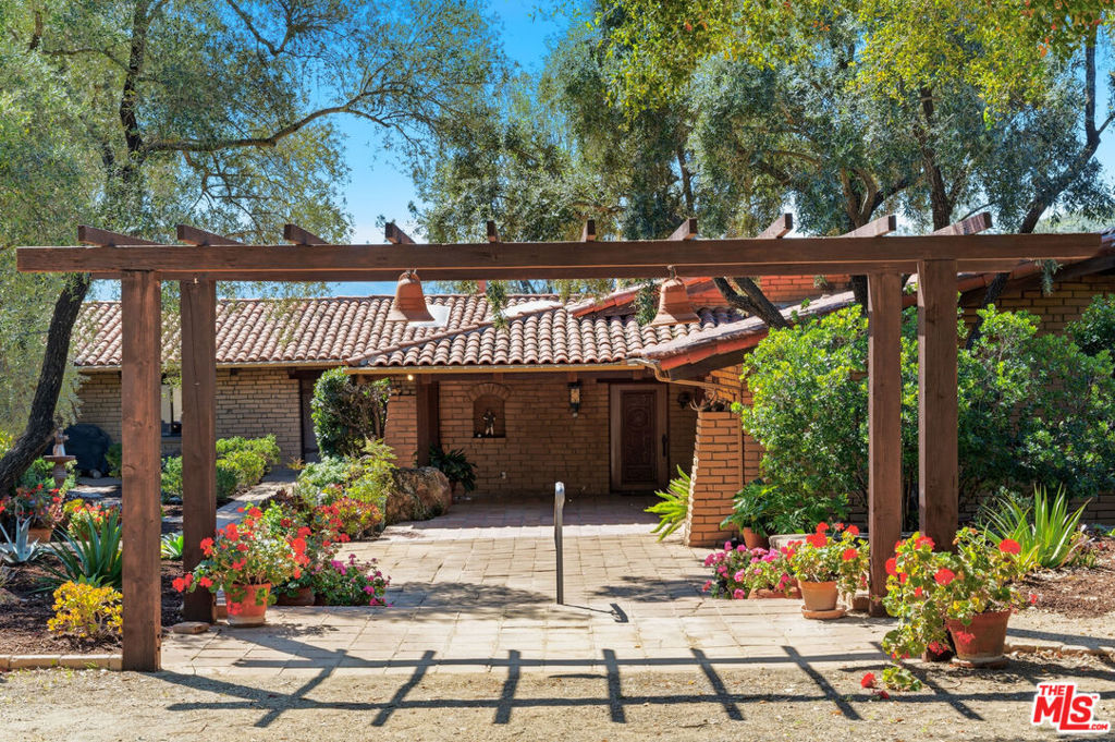 2160 Rambling Oaks Road Property Photo 7