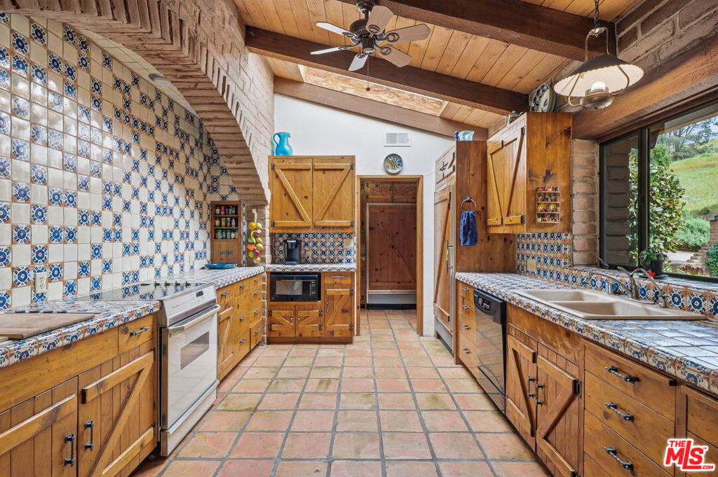 2160 Rambling Oaks Road Property Photo 17