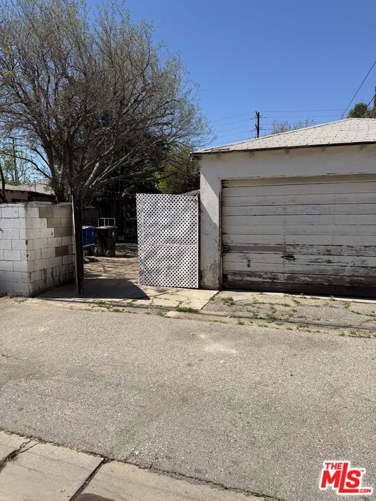 6250 Halbrent Avenue Property Photo 9