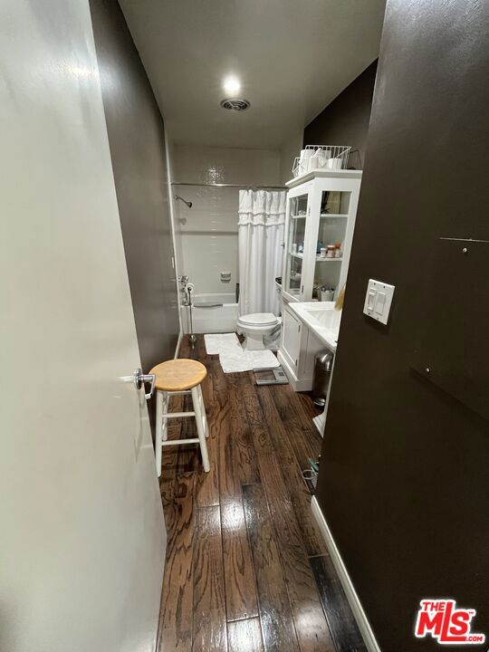 2175 S Beverly Glen Boulevard 201 Property Photo 9