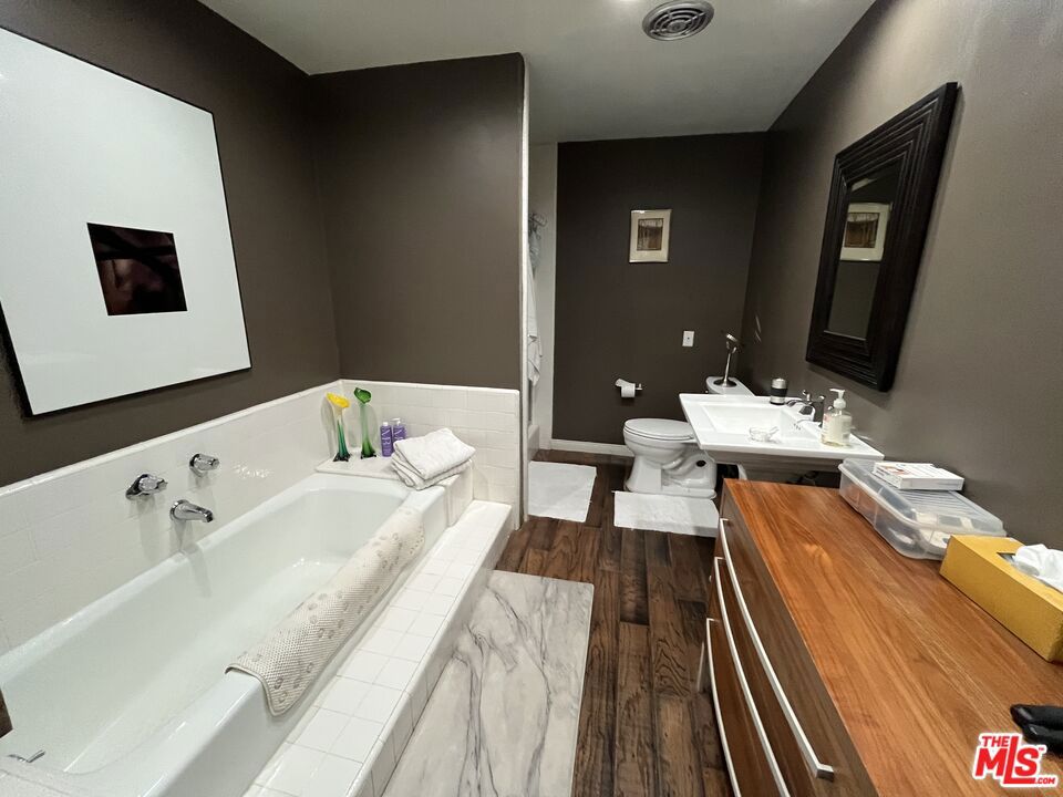 2175 S Beverly Glen Boulevard 201 Property Photo 10