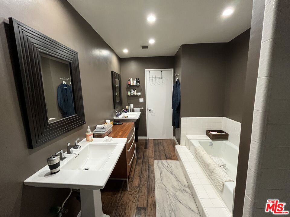 2175 S Beverly Glen Boulevard 201 Property Photo 11