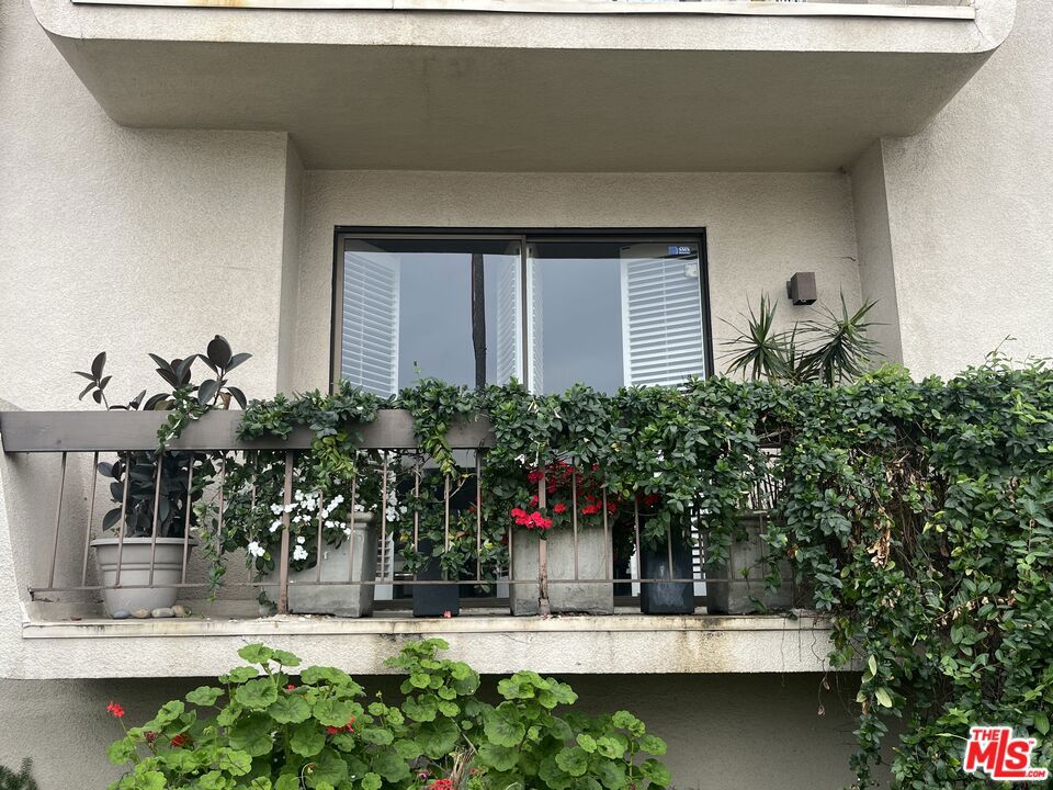 2175 S Beverly Glen Boulevard 201 Property Photo 12