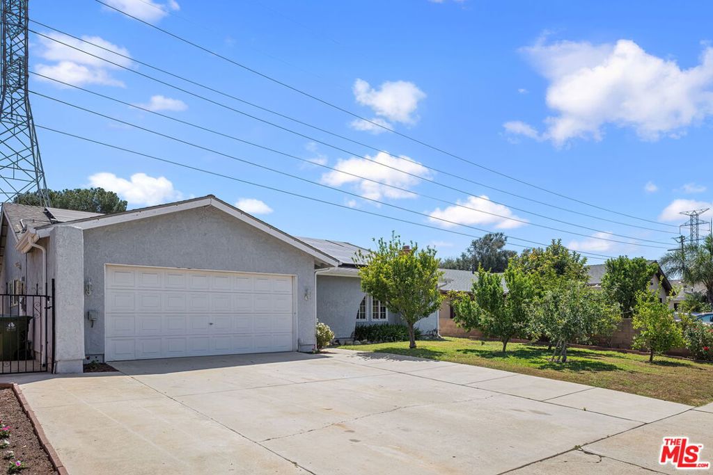 12622 Amboy Avenue Property Photo 2