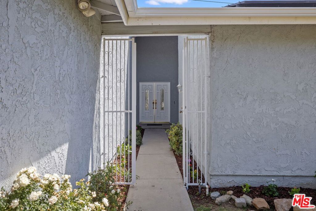 12622 Amboy Avenue Property Photo 3