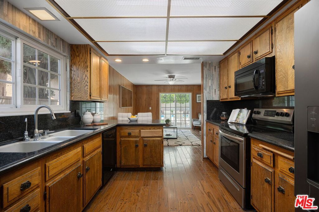 12622 Amboy Avenue Property Photo 16