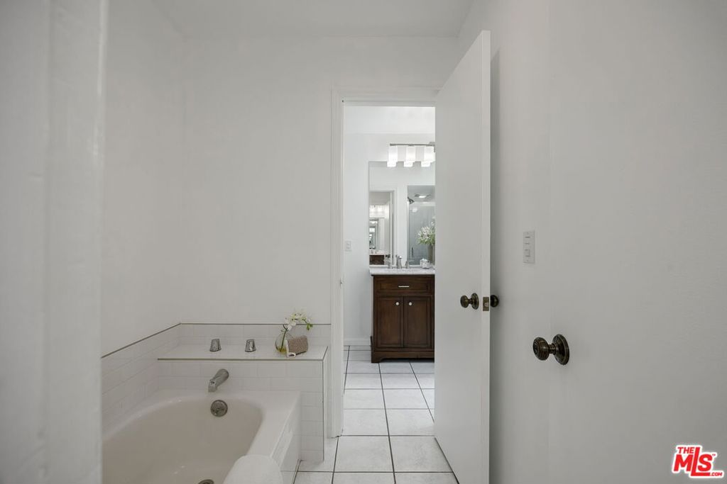 12622 Amboy Avenue Property Photo 31