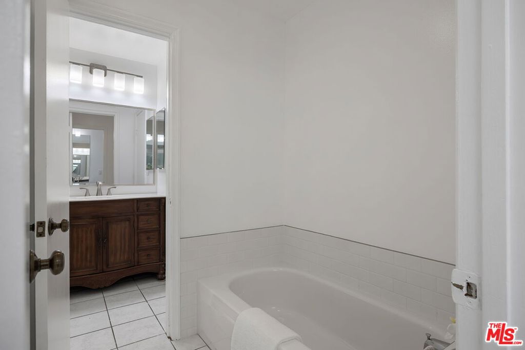 12622 Amboy Avenue Property Photo 32