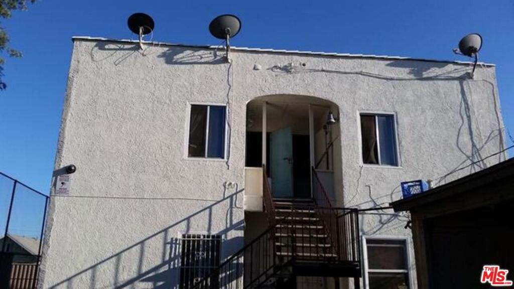 673 E 50th Street Property Photo 4