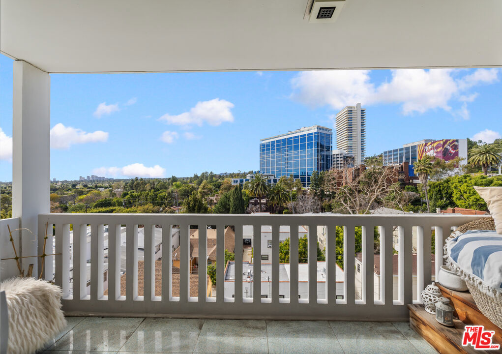 999 N Doheny Drive 611 Property Photo 13