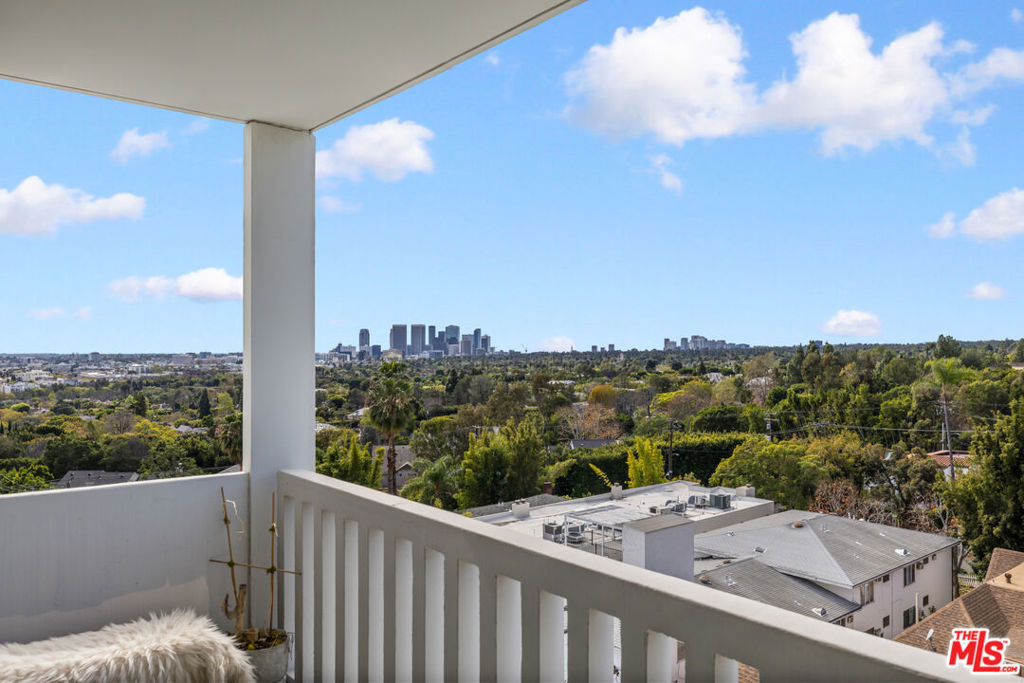 999 N Doheny Drive 611 Property Photo 14