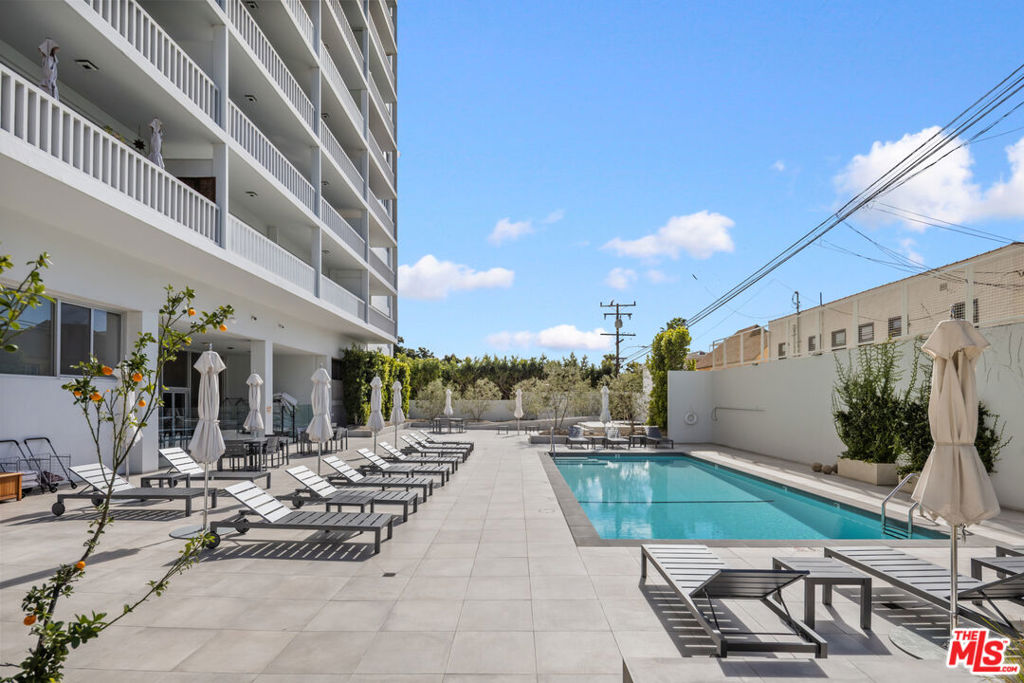 999 N Doheny Drive 611 Property Photo 16