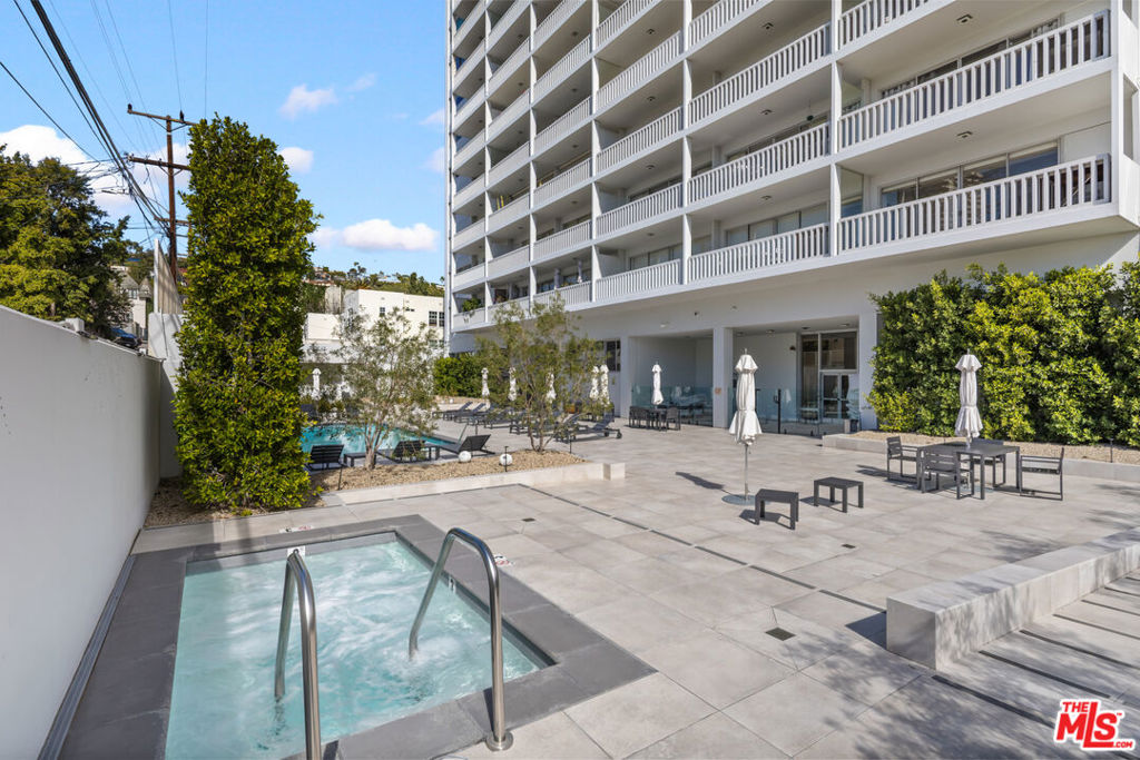 999 N Doheny Drive 611 Property Photo 17