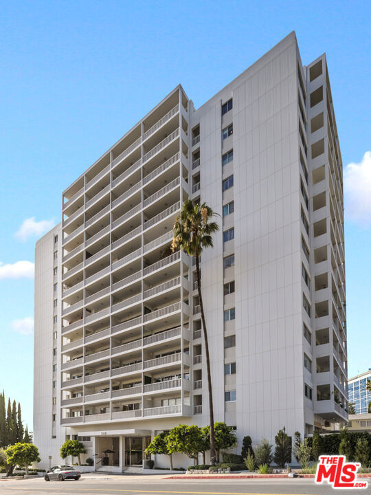 999 N Doheny Drive 611 Property Photo 23