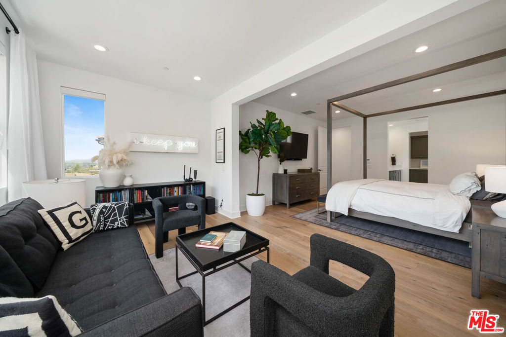 19254 Blackthorn Drive Property Photo 7
