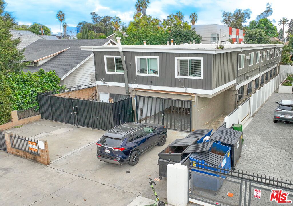 1250 W 37th Street Property Photo 1