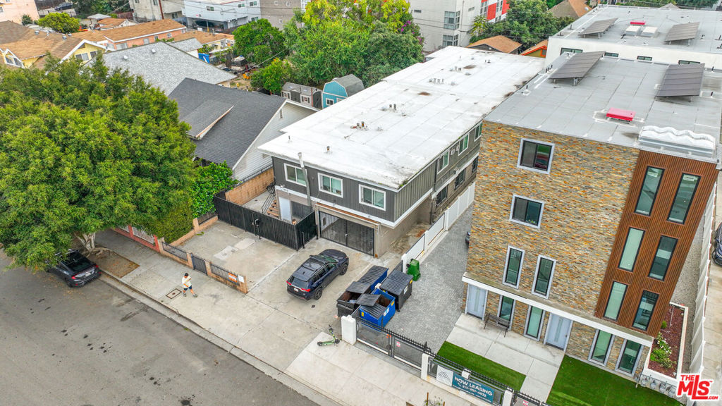 1250 W 37th Street Property Photo 4