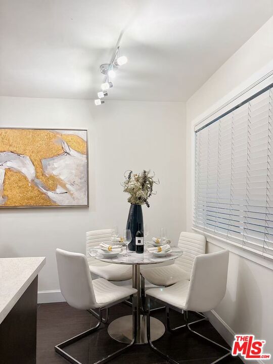 1250 W 37th Street Property Photo 17