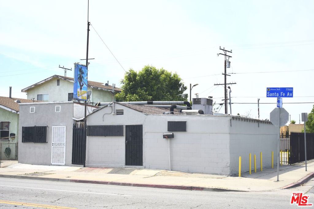 7701 Santa Fe Avenue Property Photo 2
