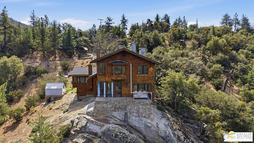 54620 Crest Drive Property Photo 1