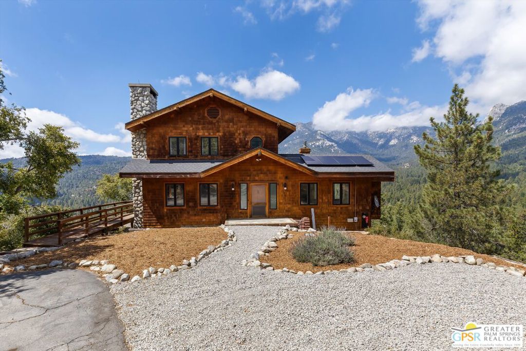 54620 Crest Drive Property Photo 3