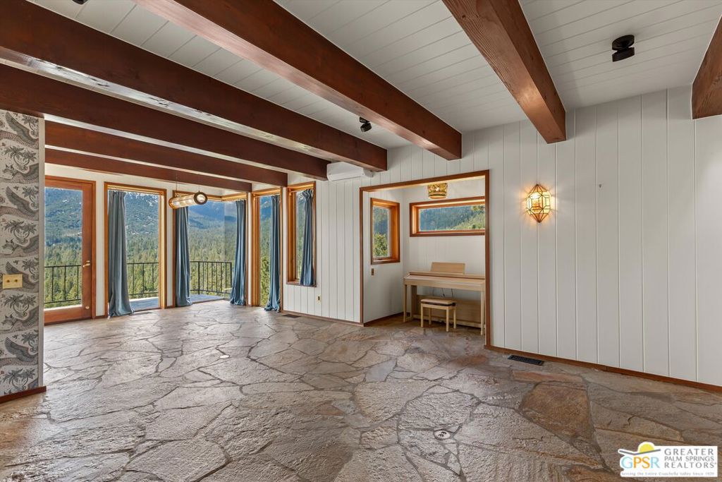54620 Crest Drive Property Photo 7