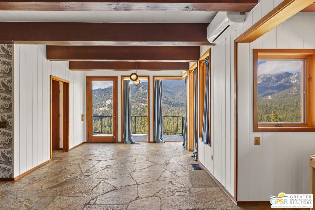 54620 Crest Drive Property Photo 9