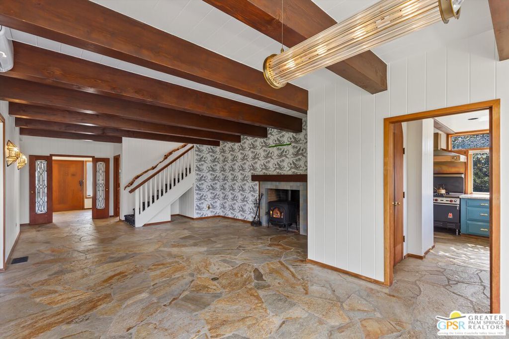 54620 Crest Drive Property Photo 10