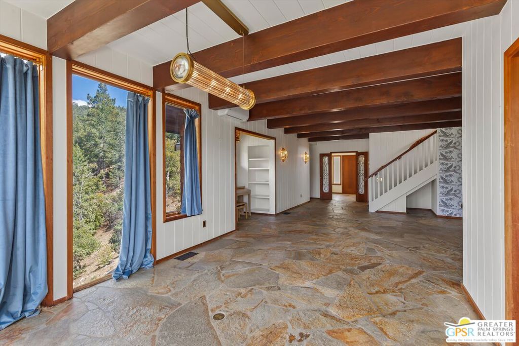 54620 Crest Drive Property Photo 11