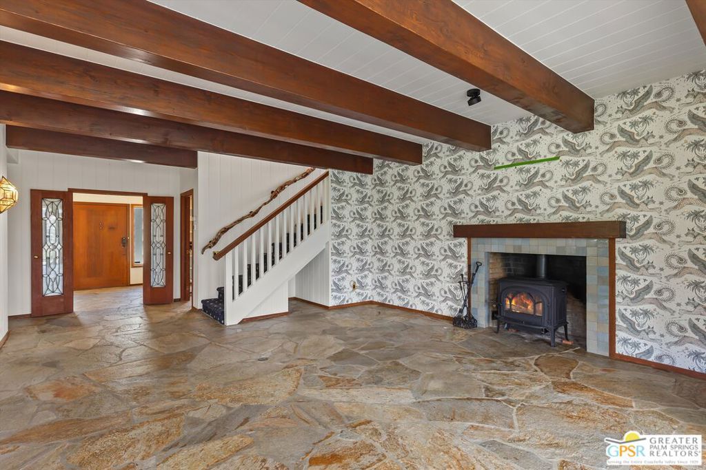 54620 Crest Drive Property Photo 12