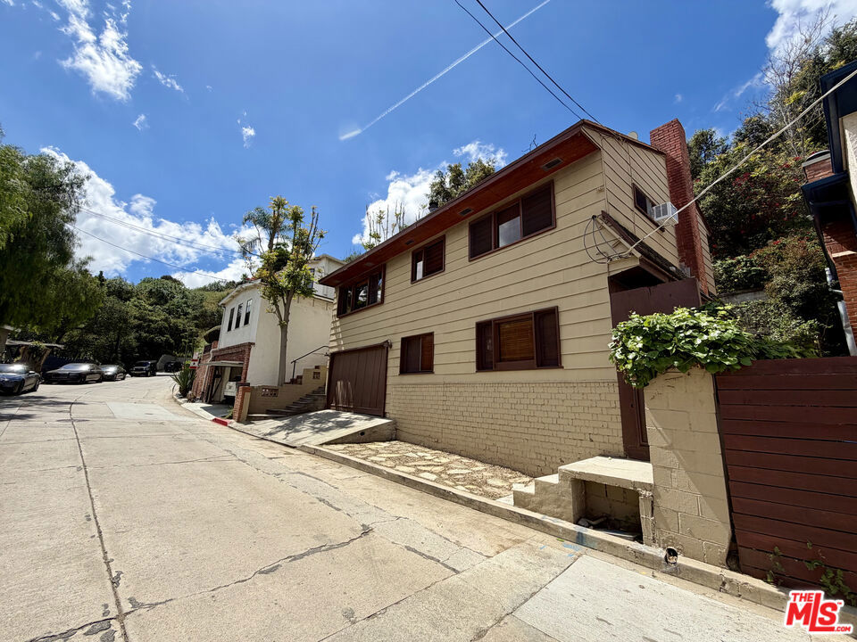 6871 Pacific View Drive Property Photo 5